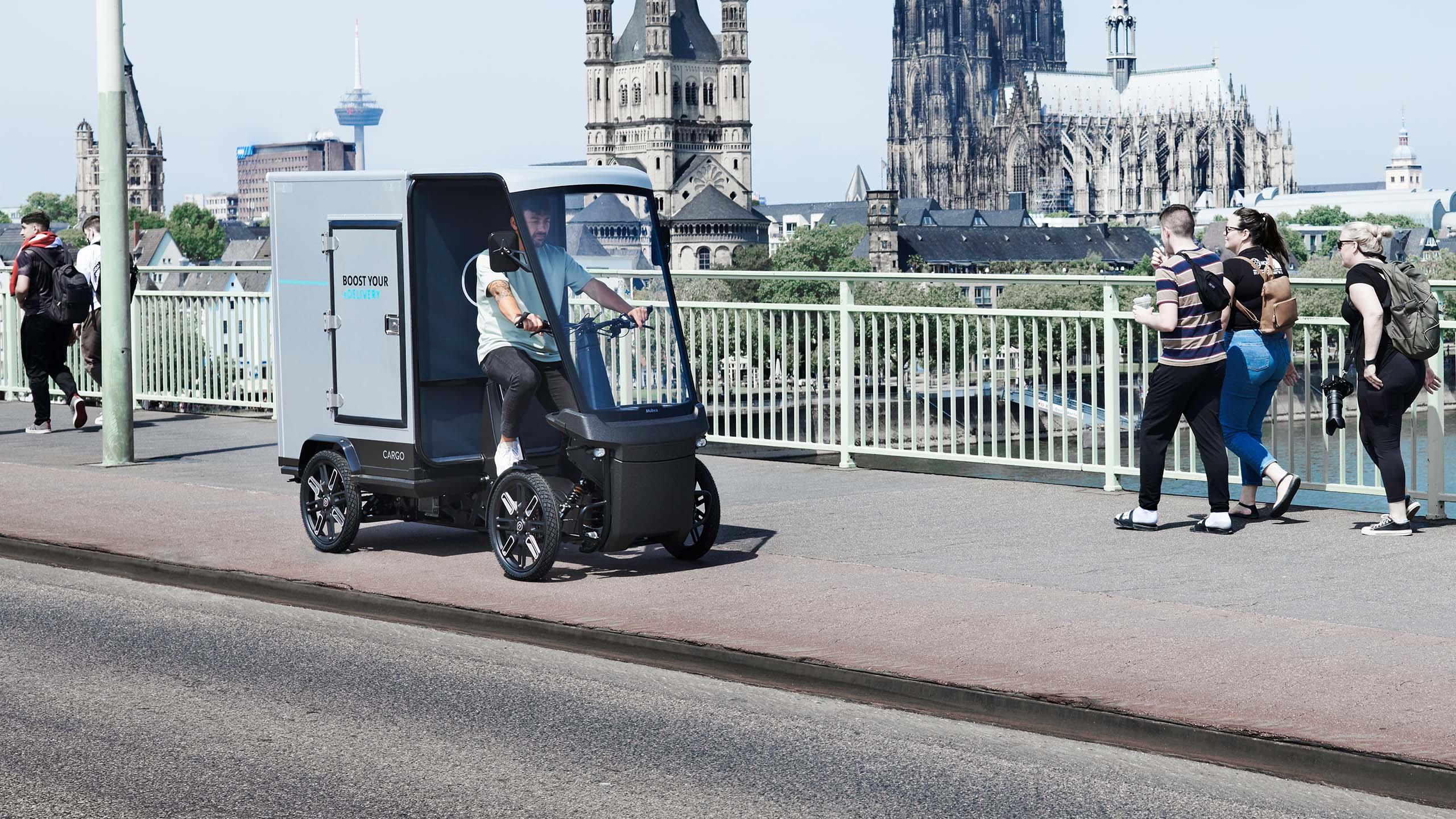 Cargo PACK auf der Brücke