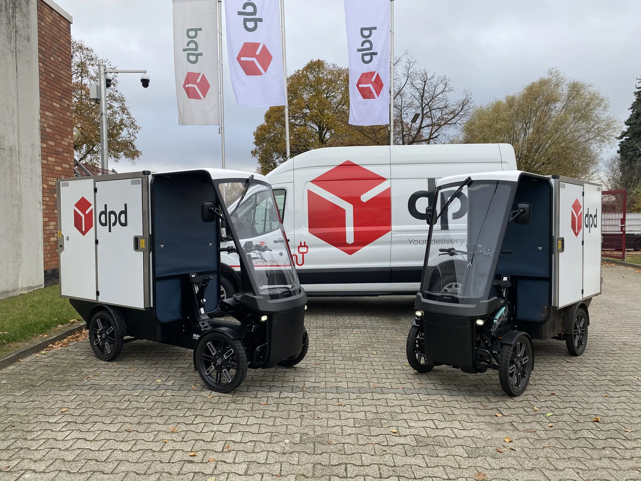DPD nutzt elektrische Cargobikes für nachhaltige Paketzustellung vor Ort.
