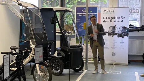 Vortrag im B2B Lastenrad Zentrum München mit Mubea E-Cargobikes im Ausstellungsraum