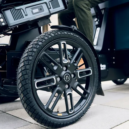 Detailaufnahme vom Akku und Radaufbau des PACK.